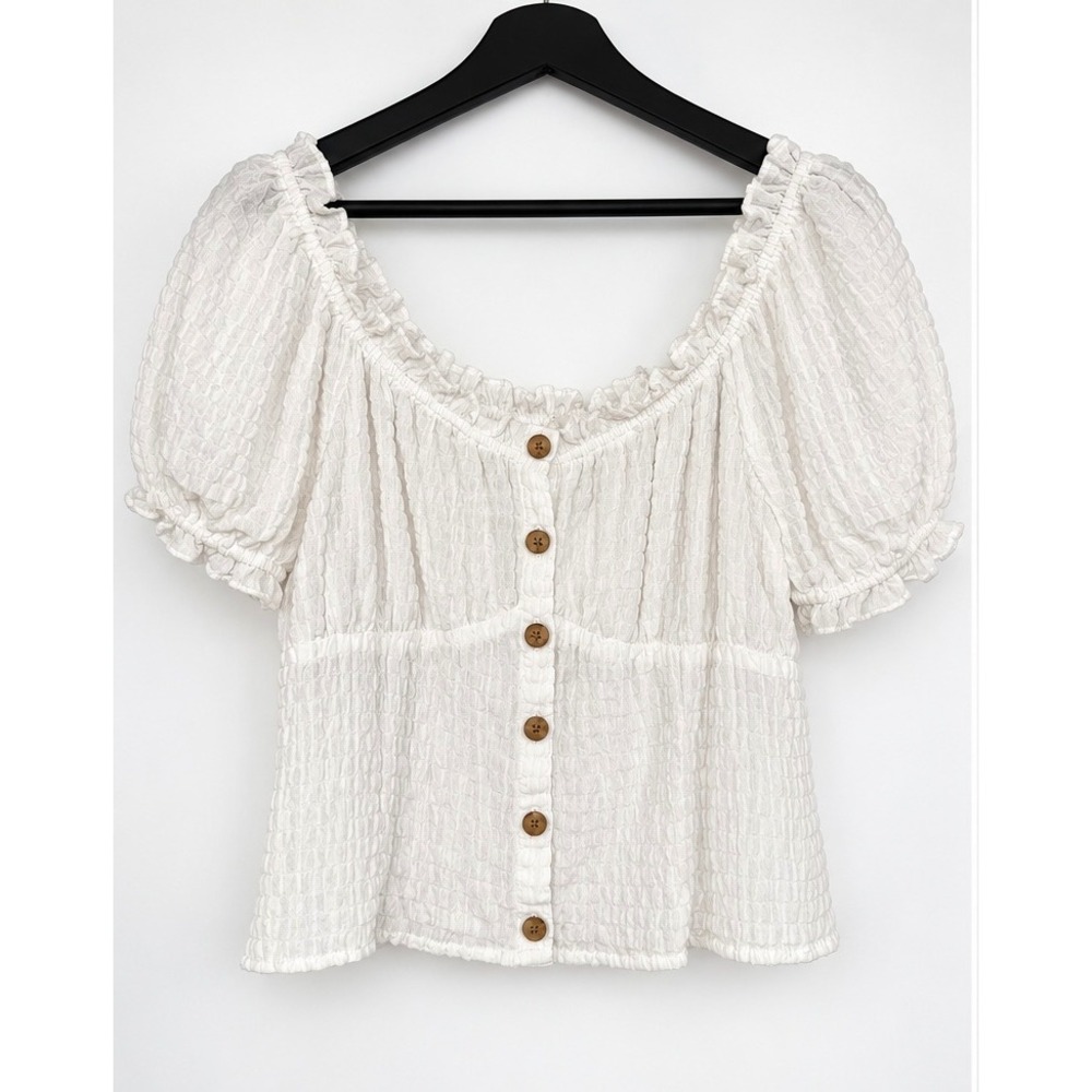 Louna White Seersucker Puff Sleeve Smocked Button Front Blouse Large 103023A01